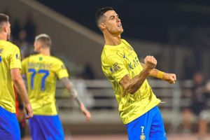 ¡Qué golpe! Cristiano Ronaldo casi noquea a un camarógrafo con un balonazo