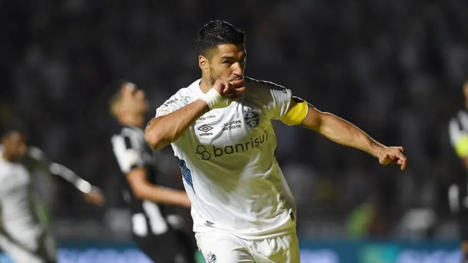 ¡Eterno! El hat-trick de Luis Suárez ante Botafogo que estalla el Brasileirao