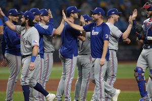 Arozarena y Paredes se despiden de los playoffs de la MLB tras caer contra los Rangers