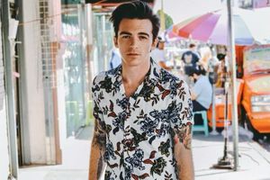 Drake Bell sorprende con aparición en un evento de lucha libre en la Arena Naucalpan