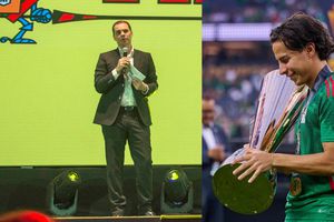 Martinoli dice que Diego Lainez siempre es Campeón sin jugar y este le deja 'mensajito' en Twitter