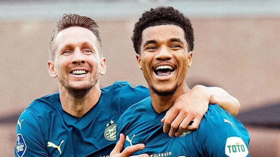 PSV golea a domicilio al Sparta Rotterdam; Chucky Lozano dio asistencia y provocó penalti