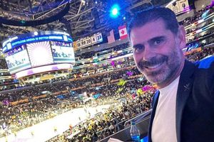 ¡Invitado de lujo! Fernando Hierro acude al duelo de pretemporada entre Lakers y Warriors