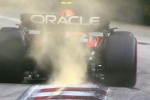 Checo Pérez y Max Verstappen se quedan fuera de la Q3 en Singapur