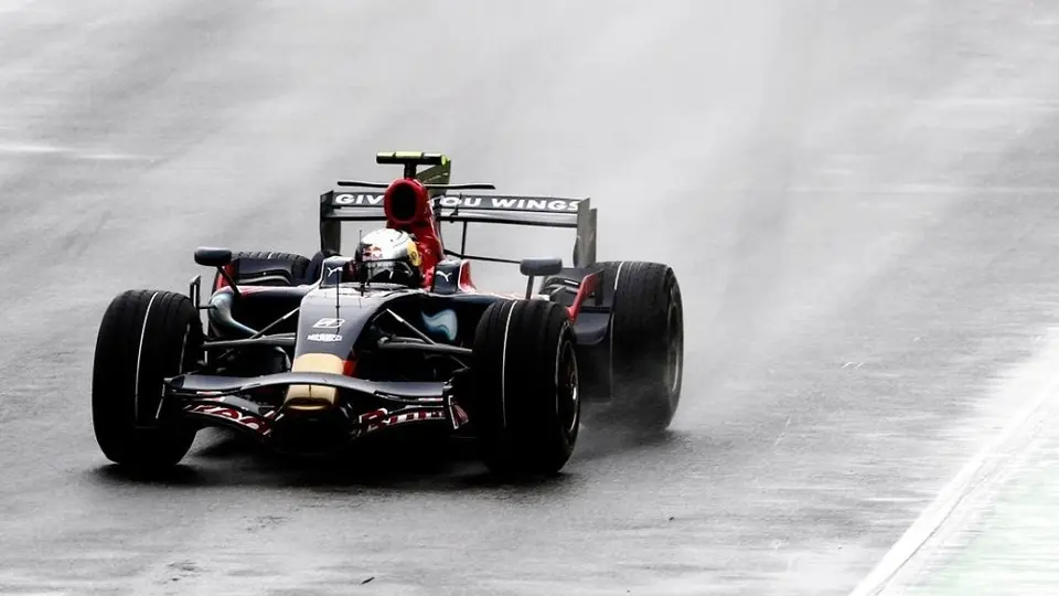 ¡Prohibido parpadear! Red Bull puso a prueba la velocidad de sus vehículos en 'arrancón'