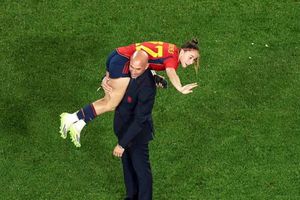 Polémicas fotos de Luis Rubiales con Athenea del Castillo se viralizan tras escándalo con Jenni Hermoso