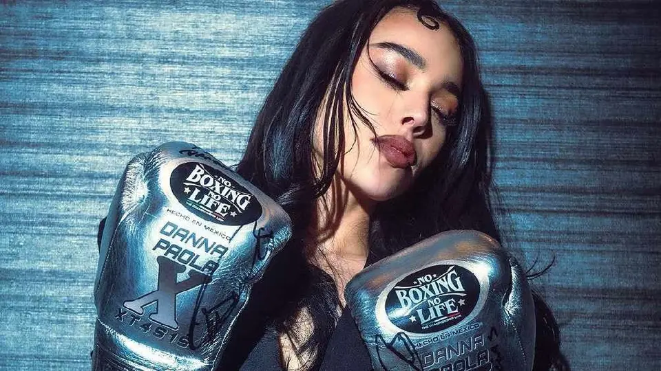 Danna Paola comparte emotivo mensaje tras cantar el himno nacional en la pelea de Canelo