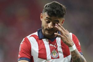 Esposa de Alexis Vega tras sanción de Chivas: "Crucifican más a un futbolista que a un político"