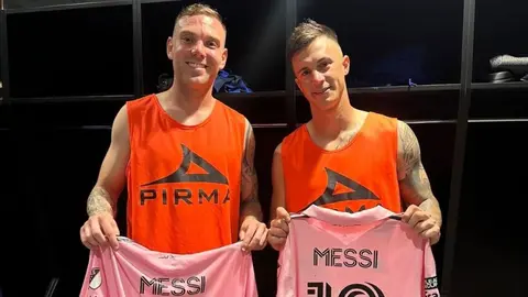Lotti y Rotondi posan con la playera de Messi tras derrota de Cruz Azul ante Inter Miami