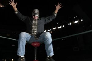 Del fondo a La Peste Negra: La historia de superación de Mr. Niebla