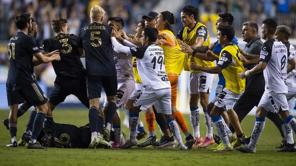 ¡Se calentaron los humos! Se arma el pleito tras concluir el encuentro entre Querétaro y Philadelphia Union