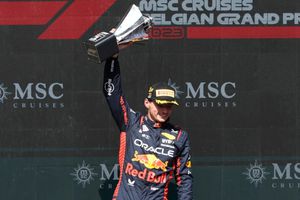Helmut Marko se deshace en elogios hacia Max Verstappen y señaló que pondría cualquier auto en la Pole