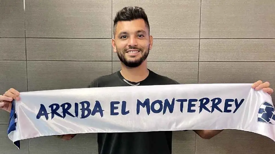Tecatito Corona llegó a México y le mandó un mensaje a Rayados: 'Esta es mi casa'