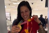 Jennifer Hermoso protagoniza momento chusco con su medalla de campeona