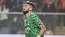 Olivier Giroud se puso de portero y le dio la victoria al Milan ante el Genoa