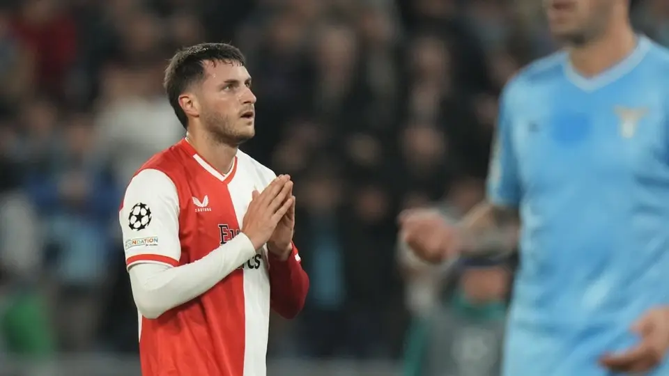 ¡Acabó el romance! 'Santi' y Feyenoord complican su pase en Champions