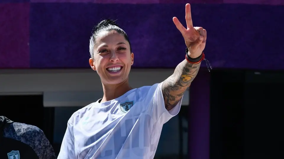 Jenni Hermoso se reporta con Pachuca Femenil tras lograr el título con España