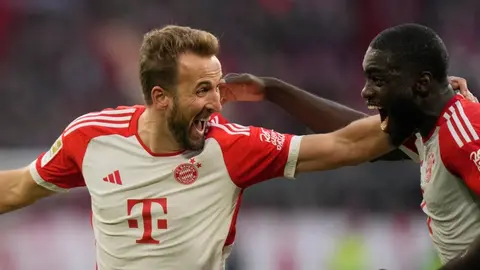 Harry Kane impone récord de goles en la victoria del Bayern contra Heidenheim