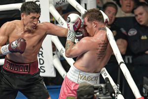 Papá de David Benavidez le echa la sal a Canelo: “Ojalá gane Jermell Charlo”