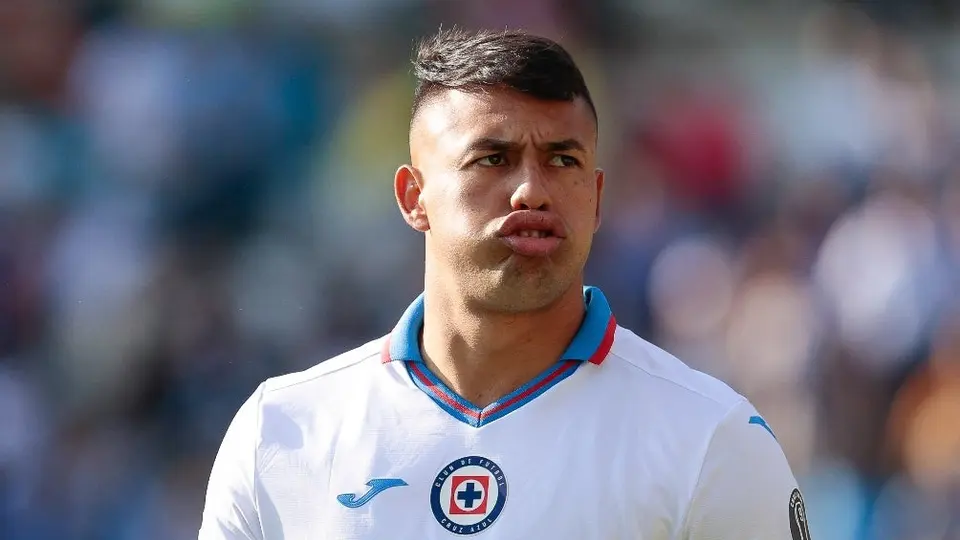 Cruz Azul deberá decidir entre quedarse a Iván Morales o rescindir su contrato