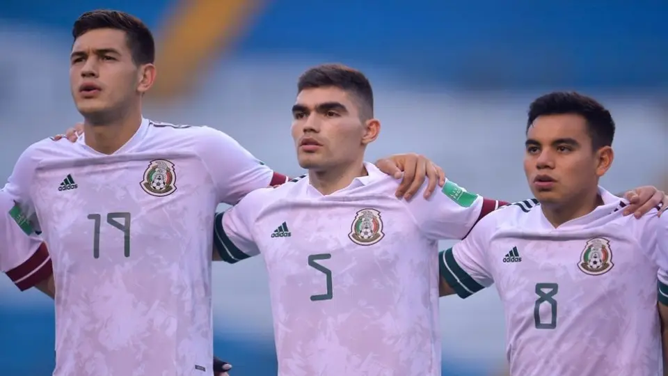 César Montes y Johan Vásquez, la dupla defensiva de confianza de Jaime Lozano