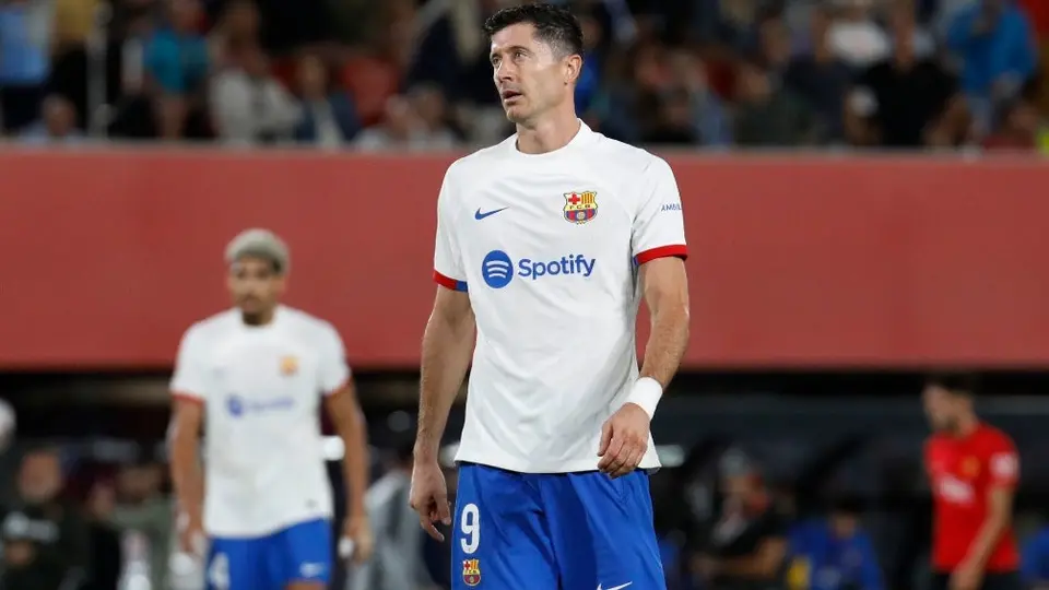 Lewandowski será baja del Barcelona para el duelo ante Granada y es duda para El Clásico