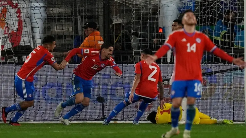 Chile derrota a Perú en Eliminatorias CONMEBOL con gol de Diego Valdés
