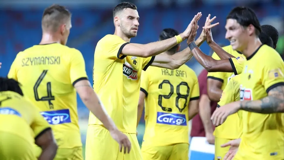 Pizarro y Orbelín tuvieron minutos en el amistoso entre AEK Atenas y Trabzonspor