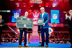 NFL México felicitó al Consejo Mundial de Lucha Libre por su 90 aniversario