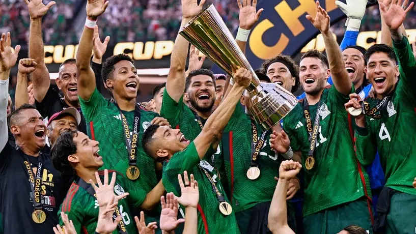 Selección Mexicana: Orbelín Pineda 'saca los pasos prohibidos' en celebración por la Copa Oro