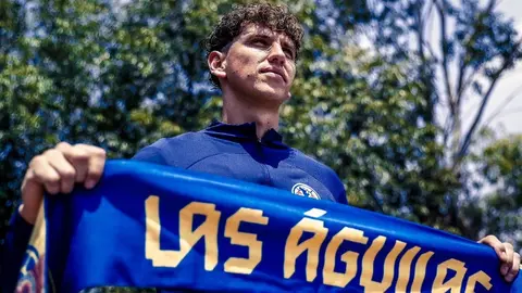 Igor Lichnovsky debutará como titular en el Clásico Nacional tras la baja de Sebastián Cáceres