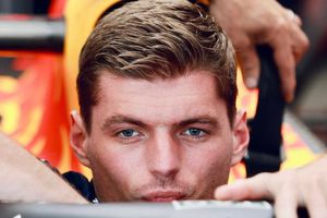 Verstappen explota contra ingeniero por estrategia de 'Checo' en GP de Bélgica