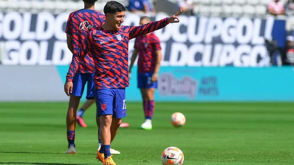 Alejandro Zendejas se reporta con el América para jugar el AP23