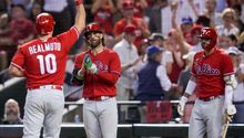Phillies vence de visita a D-Backs y se pone a una victoria de la Serie Mundial