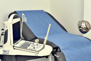 Ginecólogo en Francia rechaza atender a una mujer trans: 'Sólo atiende mujeres de verdad'