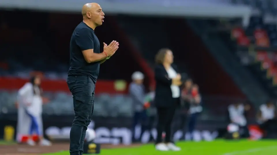 Ángel Villacampa explota tras acoso al América Femenil: '¡Dejen en paz a mis futbolistas!'