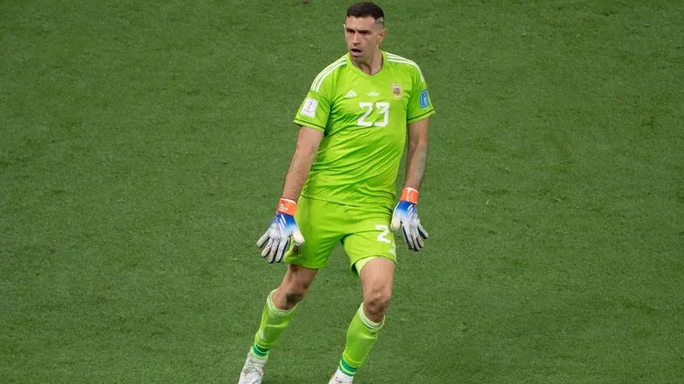 Dibu Martínez se burla de la FIFA por 'Ley anti-Dibu': 'Lo hicieron muy tarde'