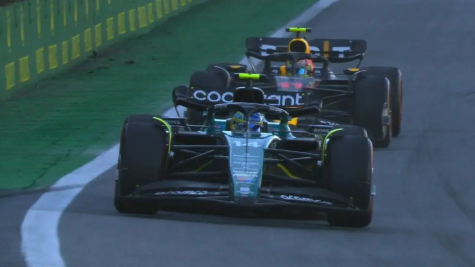 ¡Brutal! Revive la épica batalla entre Checo Pérez y Fernando Alonso en el Gran Premio de Brasil