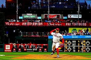 Taijuan Walker llega a 7 victorias consecutivas en doble cartelera ante Padres de San Diego