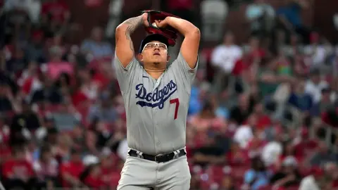 Retiran imagen de Julio Urías del mural en Dodger Stadium