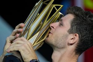 Hubert Hurkacz se corona en el Masters 1000 de Shanghái