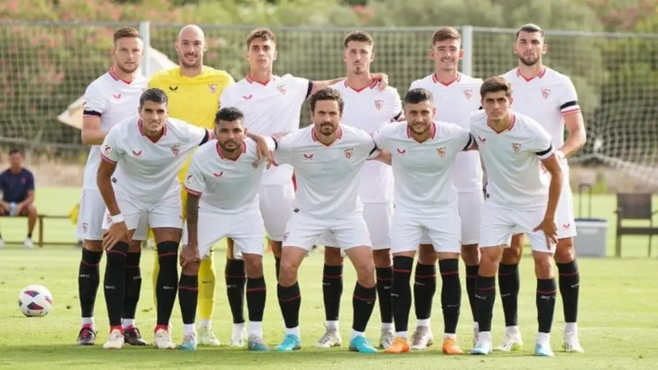 ‘Tecatito’ Corona anota doblete en el amistoso entre Sevilla contra el AD Ceuta