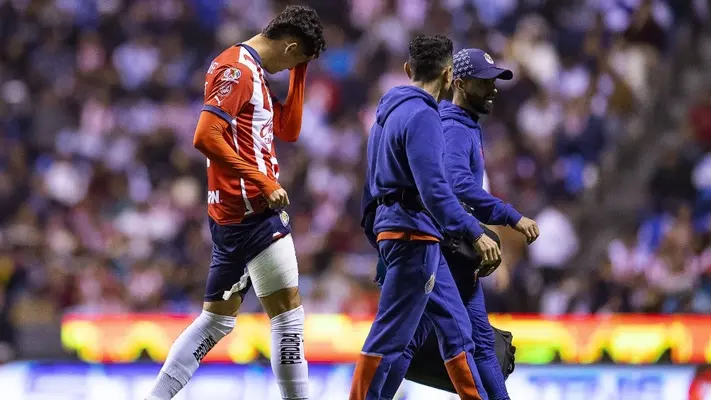 ¡Alarmas en Chivas! Jesús Orozco Chiquete salió lesionado del partido ante Puebla