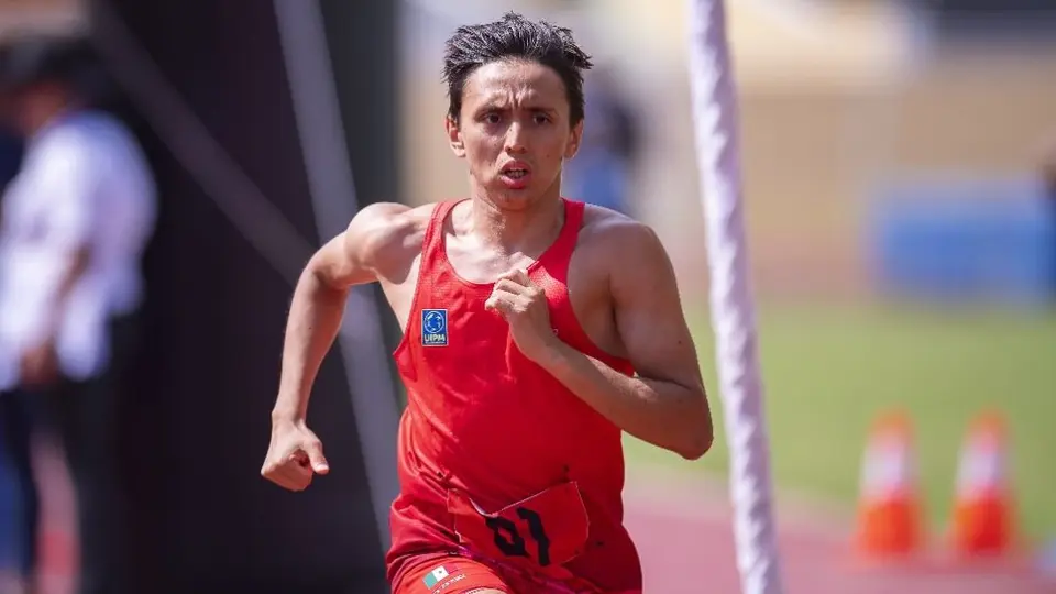 Emiliano Hernández clasifica a París 2024 tras segundo lugar en Mundial de Pentatlón Moderno