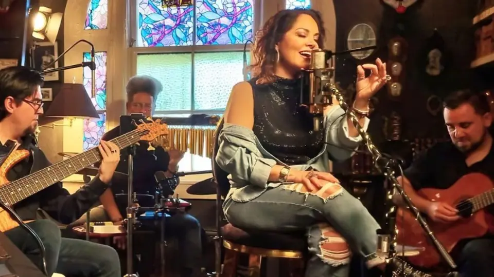 Tatiana se pone retro y lanza disco acústico con 7 éxitos que han marcado su carrera