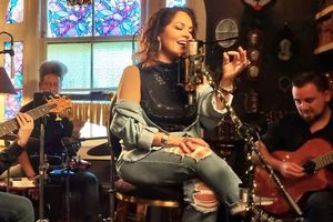 Tatiana se pone retro y lanza disco acústico con 7 éxitos que han marcado su carrera