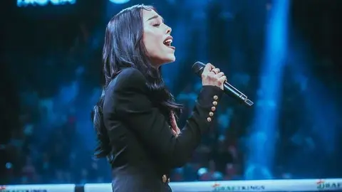 Canelo: ¿Habrá castigo para Danna Paola por entonar en tono distinto el Himno?