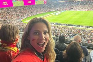 Elsa Pataky festejó en el estadio el título de España en el Mundial Femenil