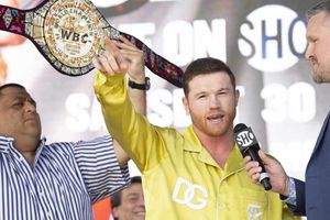¡Recompensó a sus fans! Canelo agradeció el apoyo a sus seguidores al invitar los tragos