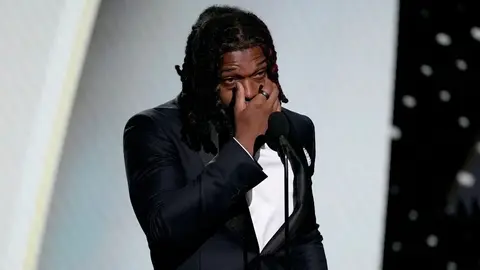 NFL: Damar Hamlin reconoce con premio a médicos que le salvaron la vida